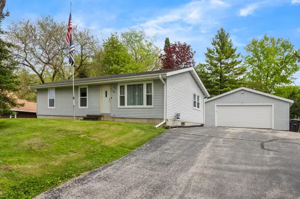 44 Grove AVENUE, Genoa City, WI 53128