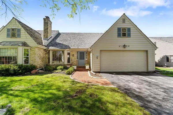 1417 W Westport CIRCLE, Mequon, WI 53092