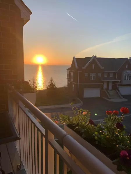 3872 S Lake DRIVE #307, Saint Francis, WI 53235