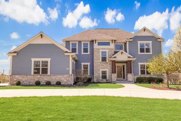 7095 W Oakview COURT, Mequon, WI 53092