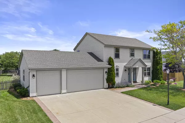 1717 Carriage DRIVE, East Troy, WI 53120