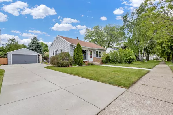 Saint Francis, WI 53235,4029 S Alexander AVENUE