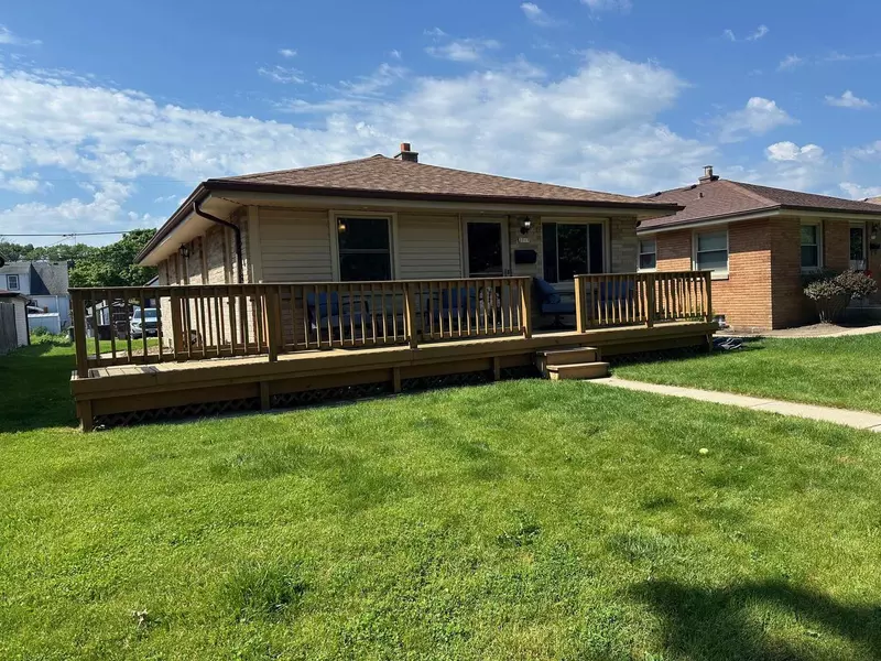 2717 E Bottsford AVENUE, Saint Francis, WI 53235