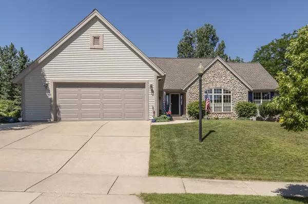 240 Manchester DRIVE,  Waukesha,  WI 53188