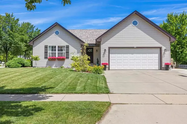 704 E Randy ROAD, Oak Creek, WI 53154