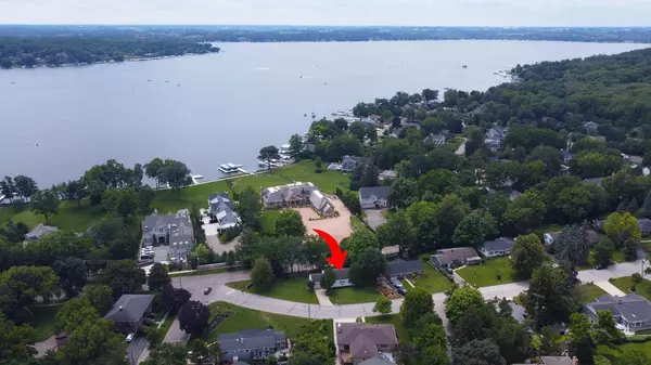 Lake Geneva, WI 53147,1410 Linda LANE