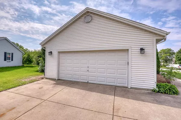 Pewaukee, WI 53072,1192 Turnberry DRIVE