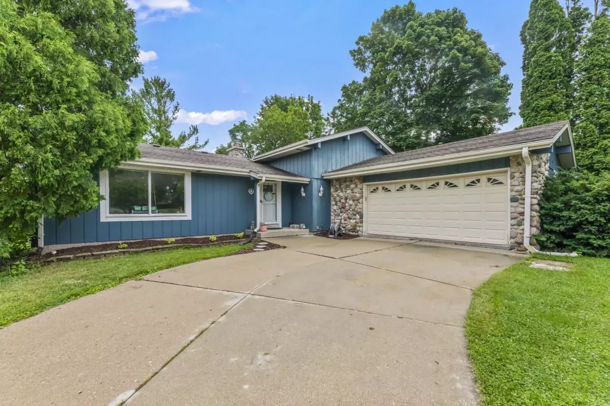 Waukesha, WI 53188,2115 Grayfox COURT