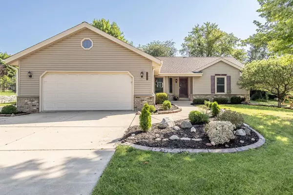 1267 River Park CIRCLE W, Mukwonago, WI 53149