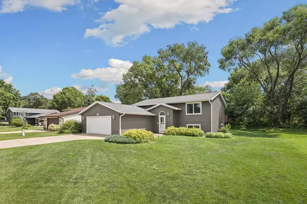 802 Cedar AVENUE E, Holmen, WI 54636