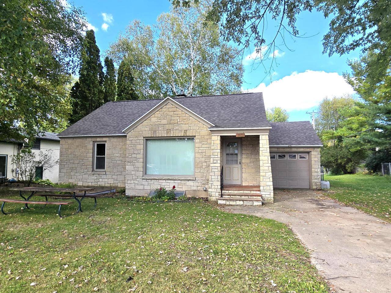 107 W Park STREET, Bonduel, WI 54107