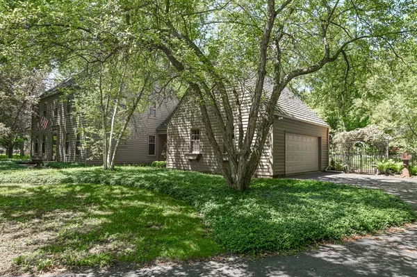 Mequon, WI 53092,9825 N Deer Run LANE