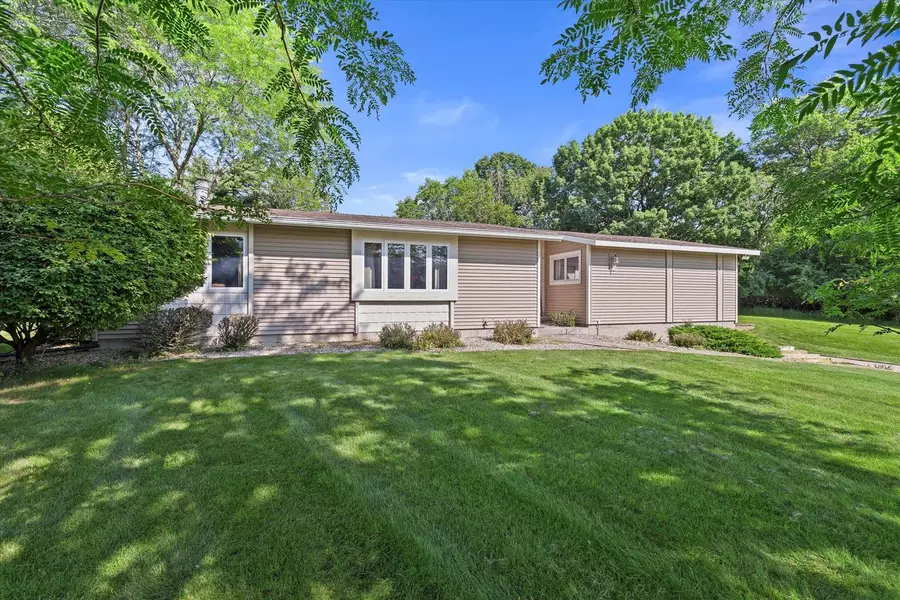 W268N2367 Meadowbrook ROAD, Pewaukee, WI 53072