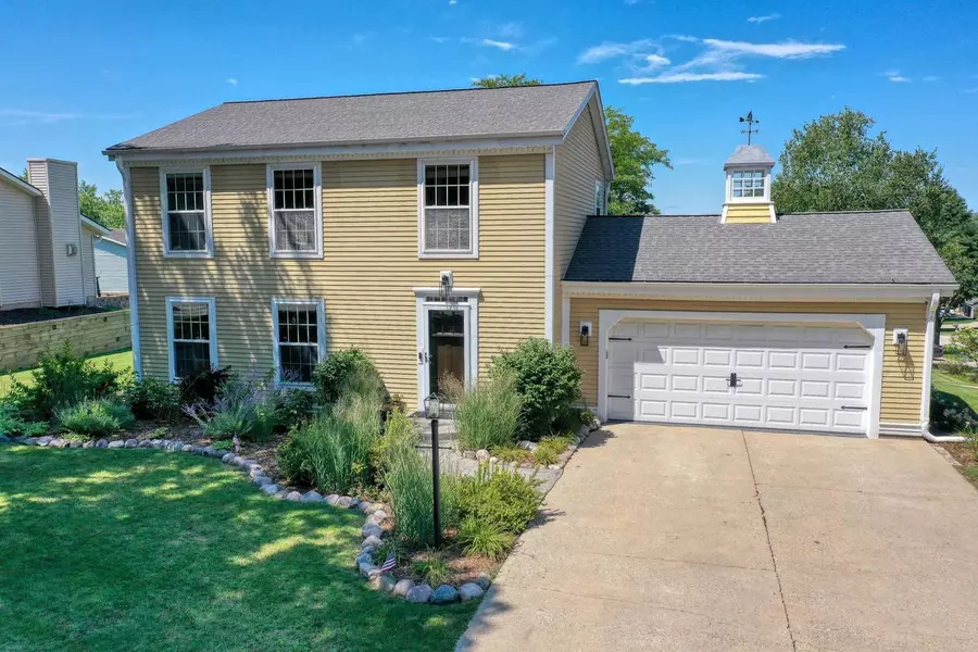 496 Park Hill DRIVE, Pewaukee, WI 53072