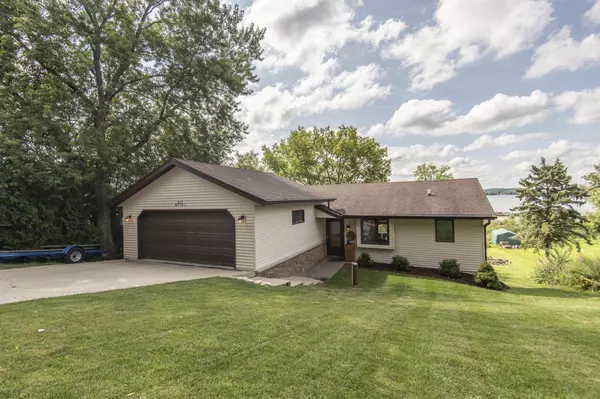 N39W27383 Hillside Grove ROAD, Pewaukee, WI 53072