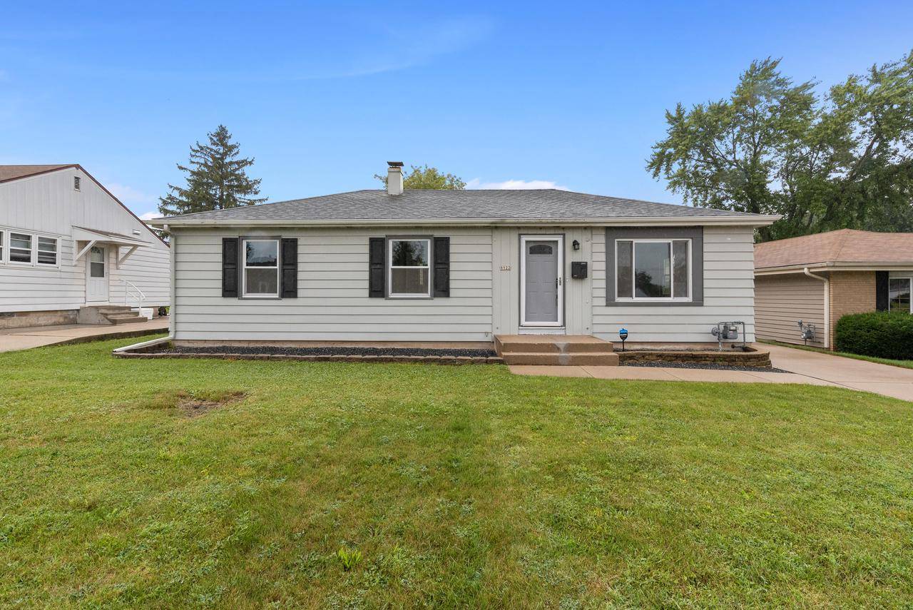 West Allis, WI 53227,8922 W Cleveland AVENUE