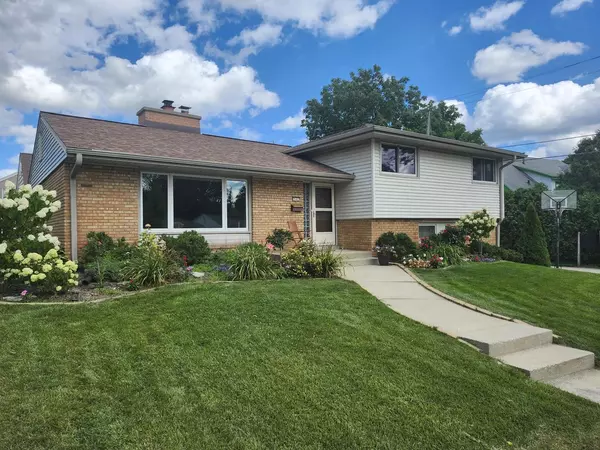 646 Robertson STREET, Wauwatosa, WI 53213