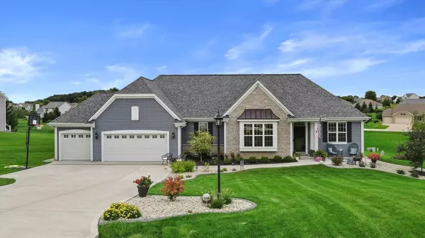 W220S3943 Crestview COURT,  Waukesha,  WI 53189