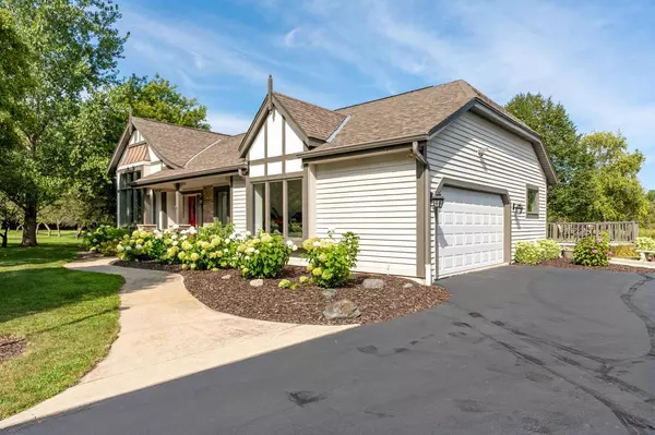 Cedarburg, WI 53012,272 Huntington DRIVE