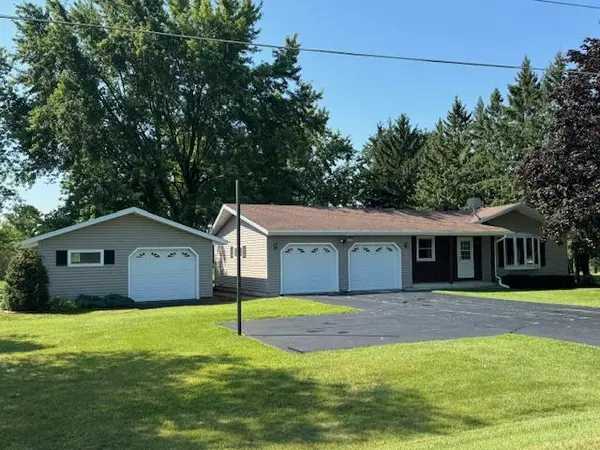 W5721 Woodland ROAD, Plymouth, WI 53073