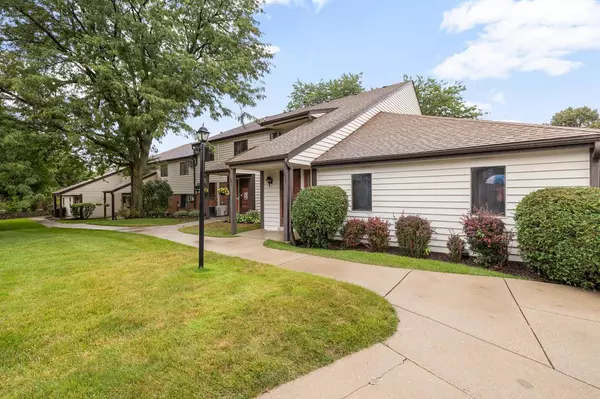 4235 S Ridgewood LANE, Greenfield, WI 53221