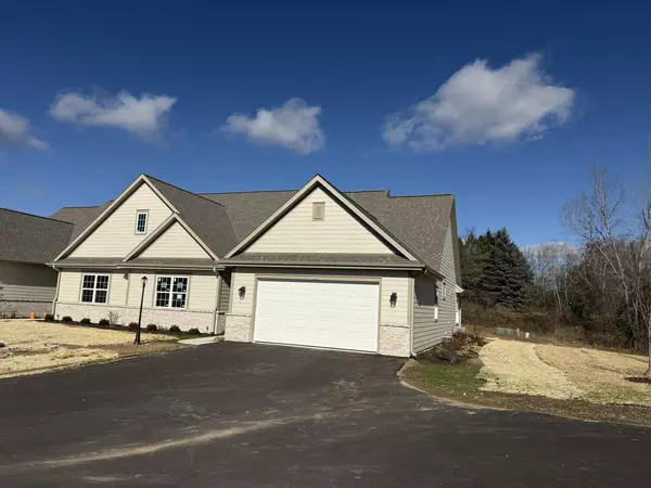 1818 Cedar Ridge DRIVE, Slinger, WI 53086