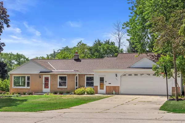 227 Park Crest DRIVE, Thiensville, WI 53092