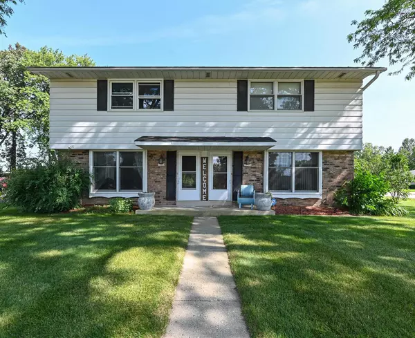 10522 W Parnell AVENUE #10524, Hales Corners, WI 53130