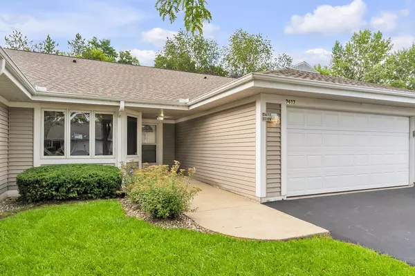 7417 W Mequon Square DRIVE, Mequon, WI 53092