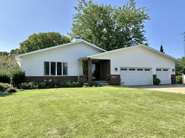 W4850 Overlook DRIVE, Elkhorn, WI 53121