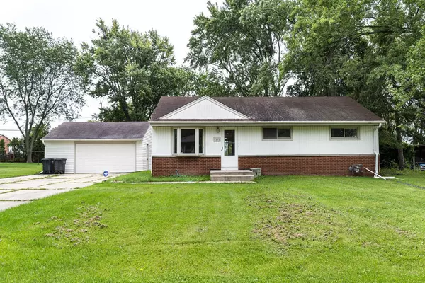 7313 W Squire AVENUE, Greenfield, WI 53220