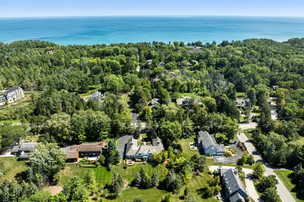 Mequon, WI 53092,10123 N Lake Shore DRIVE