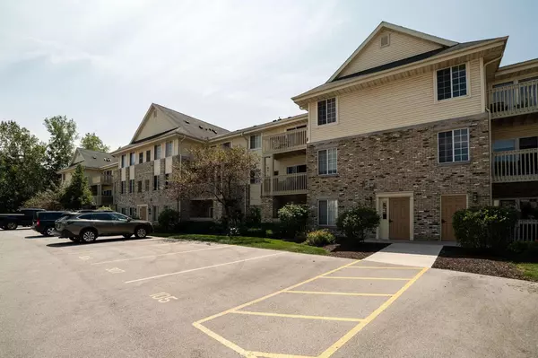 Hartland, WI 53029,530 Windstone DRIVE #212