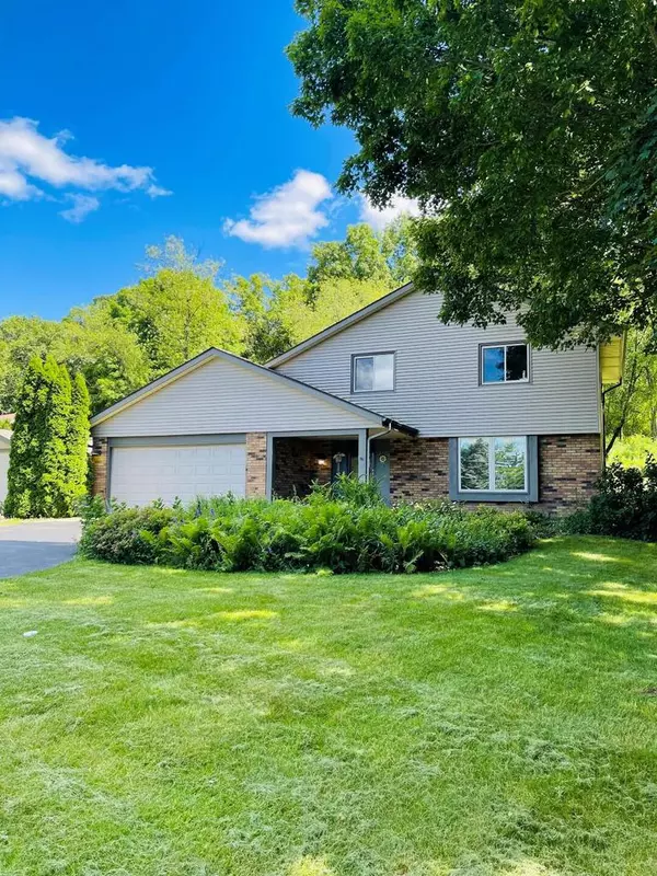 S27W30117 N Bethesda CIRCLE,  Waukesha,  WI 53188