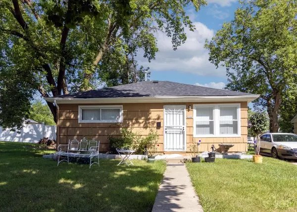 5744 N 61st STREET, Milwaukee, WI 53218