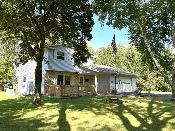 W240 Golden Lake Park CIRCLE, Oconomowoc, WI 53066