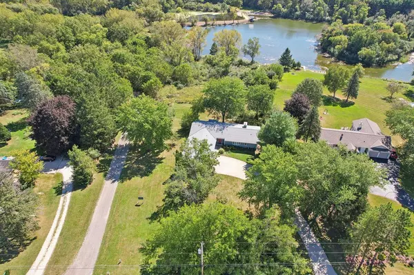 W247S10870 Center DRIVE, Mukwonago, WI 53149