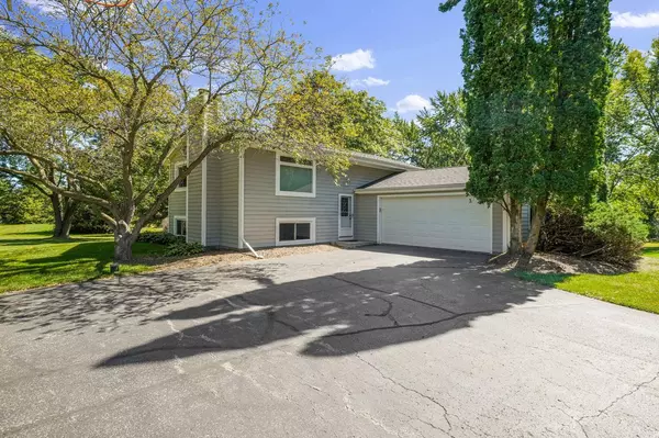 S87W27330 Ridgeway COURT, Mukwonago, WI 53149