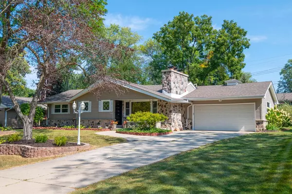 4654 N 108th STREET, Wauwatosa, WI 53225