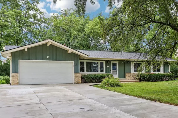 11610 W Martha DRIVE, Wauwatosa, WI 53226