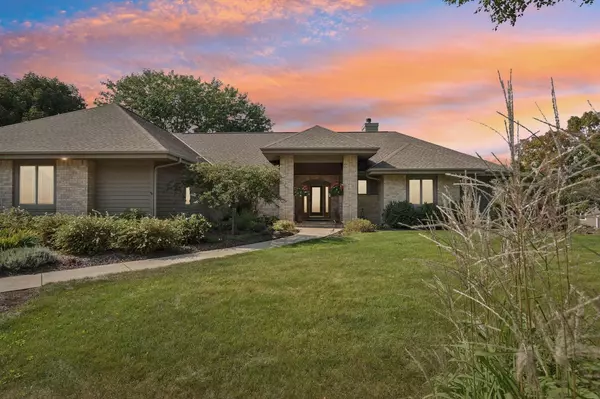 Pewaukee, WI 53072,W295N1777 Prairie Wood COURT