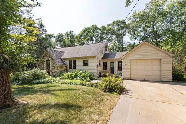 4065 N 135th STREET, Brookfield, WI 53005