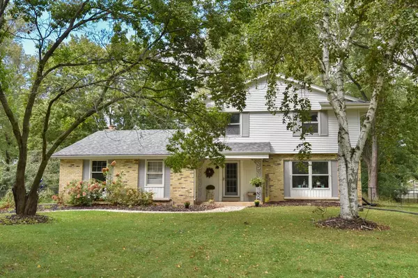 1657 Sherwood DRIVE, Cedarburg, WI 53012