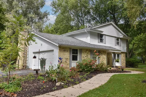 Cedarburg, WI 53012,1657 Sherwood DRIVE