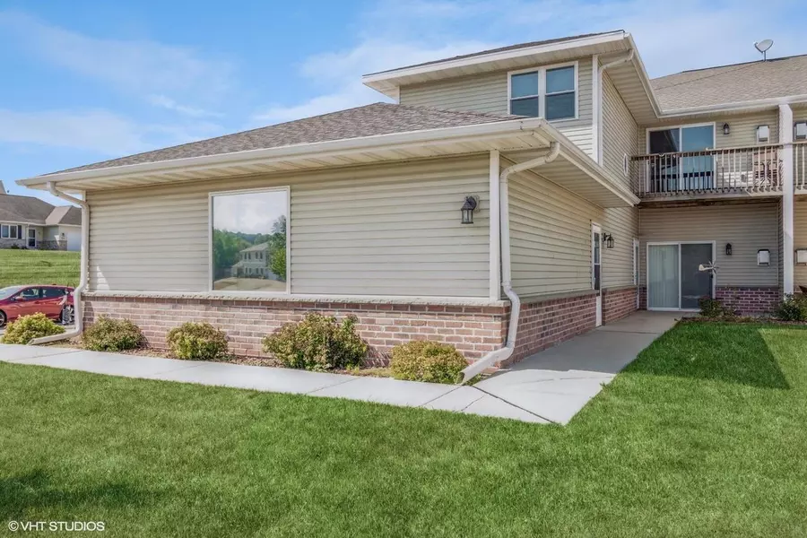 334 Brookside DRIVE #8, Mayville, WI 53050