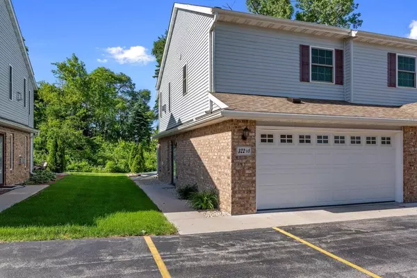 322 Kettle Moraine DRIVE N #1, Slinger, WI 53086