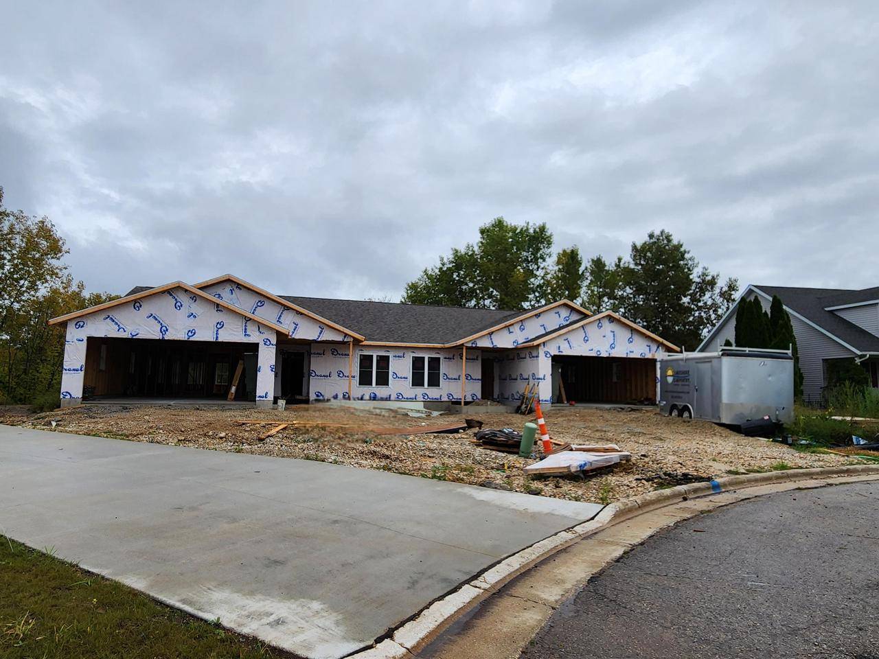 1042 Hummingbird LANE, Plymouth, WI 53073