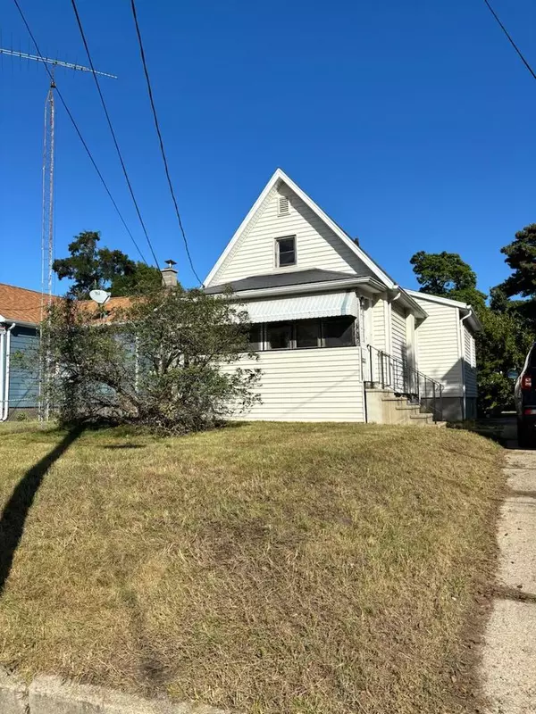 7415 8th AVENUE, Kenosha, WI 53143