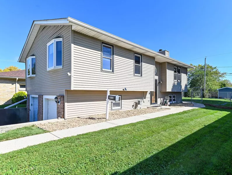 5516 S Kirkwood AVENUE, Cudahy, WI 53110