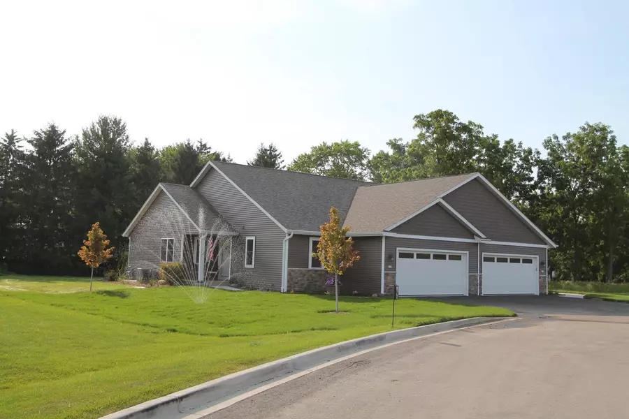 311 N Trailview CIRCLE, Waterford, WI 53185